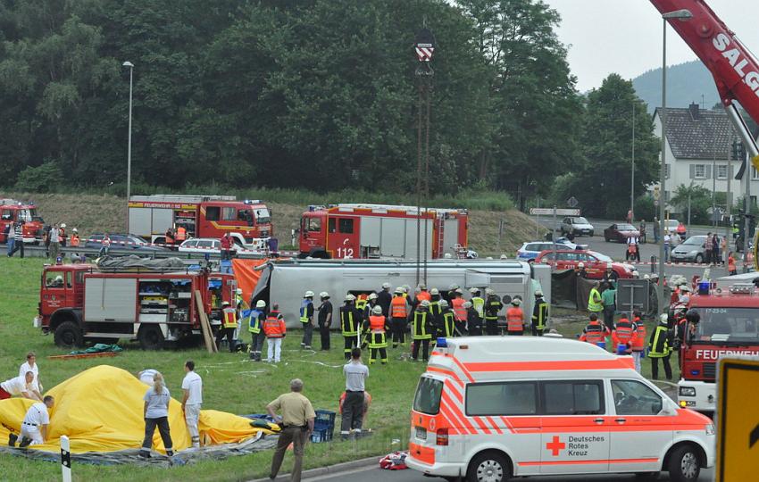 Schwerer Unfall mit Reisebus Lohmar Donrather Dreieck P504.JPG